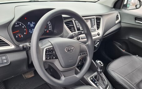 Hyundai Solaris II рестайлинг, 2021 год, 1 690 000 рублей, 7 фотография