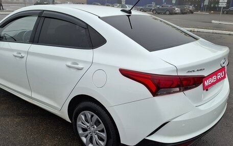 Hyundai Solaris II рестайлинг, 2021 год, 1 690 000 рублей, 5 фотография