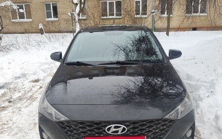 Hyundai Solaris II рестайлинг, 2021 год, 1 600 000 рублей, 1 фотография