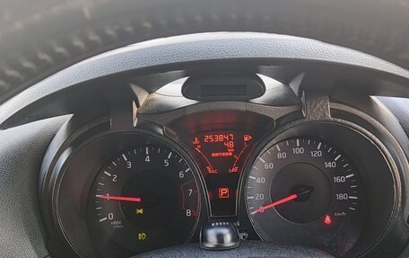 Nissan Juke II, 2011 год, 890 000 рублей, 8 фотография