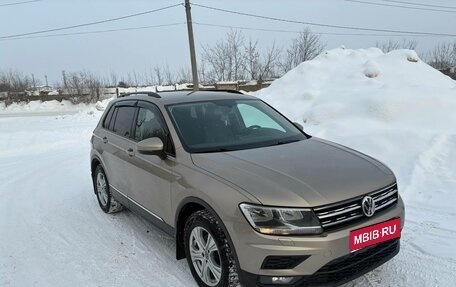 Volkswagen Tiguan II, 2018 год, 1 780 000 рублей, 1 фотография