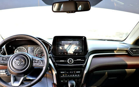 Toyota Urban Cruiser, 2025 год, 2 950 000 рублей, 8 фотография