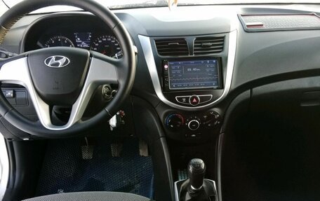 Hyundai Solaris II рестайлинг, 2013 год, 677 000 рублей, 5 фотография