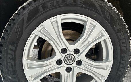 Volkswagen Tiguan II, 2018 год, 1 780 000 рублей, 7 фотография