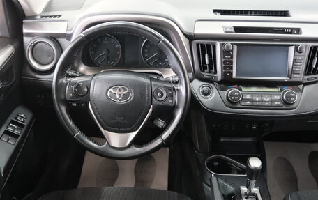 Toyota RAV4, 2018 год, 2 599 000 рублей, 12 фотография