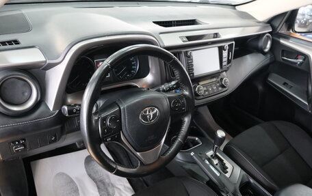 Toyota RAV4, 2018 год, 2 599 000 рублей, 11 фотография