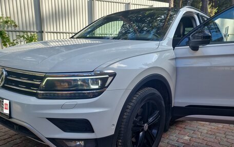 Volkswagen Tiguan II, 2019 год, 2 600 000 рублей, 1 фотография