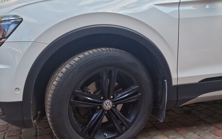 Volkswagen Tiguan II, 2019 год, 2 600 000 рублей, 4 фотография