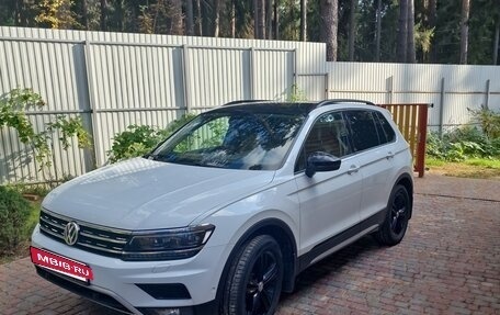 Volkswagen Tiguan II, 2019 год, 2 600 000 рублей, 2 фотография