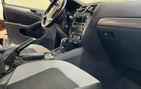 Volkswagen Jetta VI, 2011 год, 1 070 000 рублей, 8 фотография