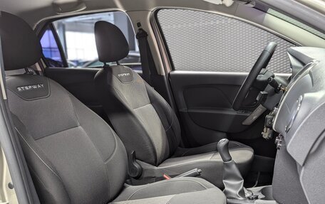 Renault Logan II, 2019 год, 985 000 рублей, 25 фотография