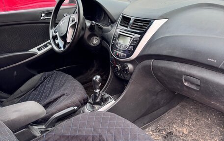 Hyundai Solaris II рестайлинг, 2011 год, 320 000 рублей, 6 фотография