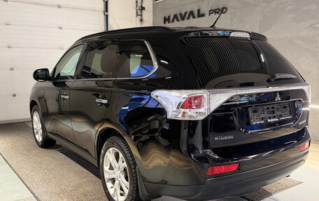 Mitsubishi Outlander III рестайлинг 3, 2013 год, 1 799 000 рублей, 4 фотография