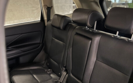 Mitsubishi Outlander III рестайлинг 3, 2013 год, 1 799 000 рублей, 15 фотография