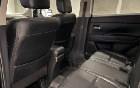 Mitsubishi Outlander III рестайлинг 3, 2013 год, 1 799 000 рублей, 16 фотография