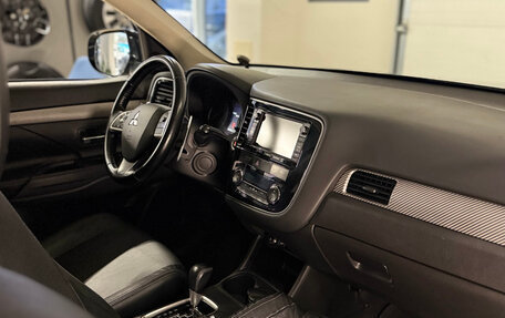 Mitsubishi Outlander III рестайлинг 3, 2013 год, 1 799 000 рублей, 20 фотография