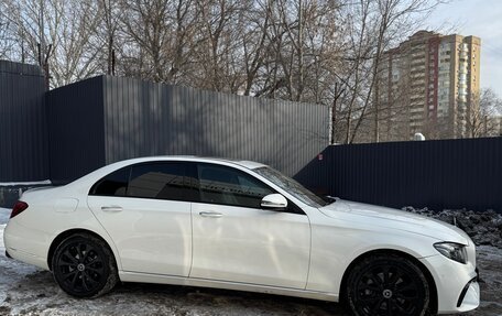 Mercedes-Benz E-Класс, 2019 год, 2 900 000 рублей, 2 фотография