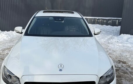 Mercedes-Benz E-Класс, 2019 год, 2 900 000 рублей, 8 фотография