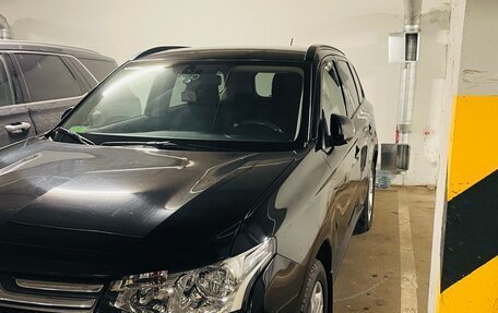 Mitsubishi Outlander III рестайлинг 3, 2012 год, 1 700 000 рублей, 13 фотография