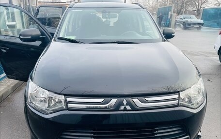 Mitsubishi Outlander III рестайлинг 3, 2012 год, 1 700 000 рублей, 9 фотография