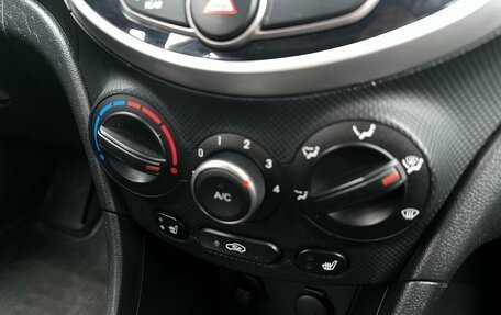 Hyundai Solaris II рестайлинг, 2015 год, 890 000 рублей, 16 фотография