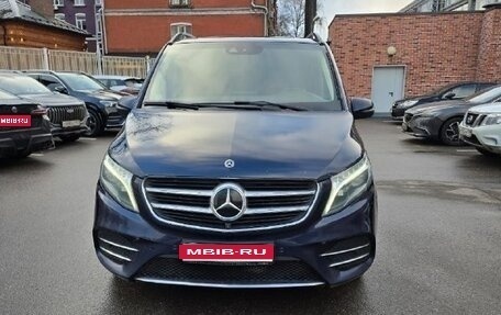 Mercedes-Benz V-Класс, 2017 год, 4 000 000 рублей, 1 фотография