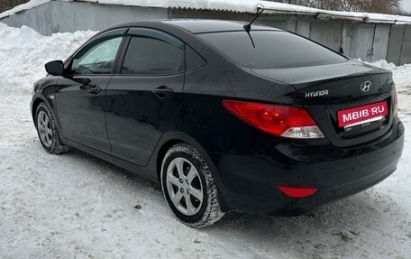 Hyundai Solaris II рестайлинг, 2012 год, 700 000 рублей, 3 фотография