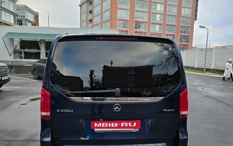 Mercedes-Benz V-Класс, 2017 год, 4 000 000 рублей, 3 фотография