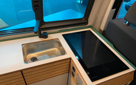 Volkswagen Caravelle T6 рестайлинг, 2024 год, 11 970 000 рублей, 23 фотография