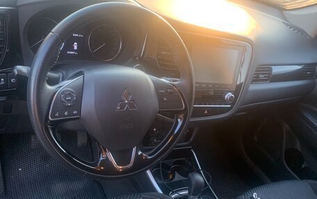 Mitsubishi Outlander III рестайлинг 3, 2022 год, 2 550 000 рублей, 4 фотография