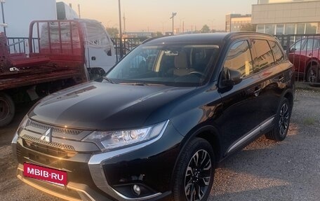 Mitsubishi Outlander III рестайлинг 3, 2022 год, 2 550 000 рублей, 2 фотография