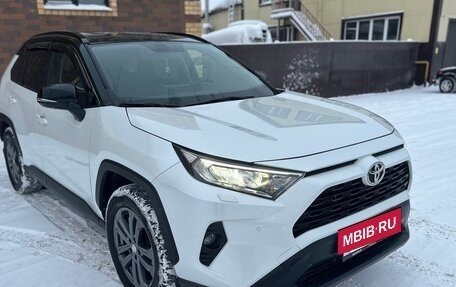 Toyota RAV4, 2021 год, 3 450 000 рублей, 3 фотография