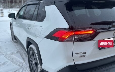 Toyota RAV4, 2021 год, 3 450 000 рублей, 6 фотография