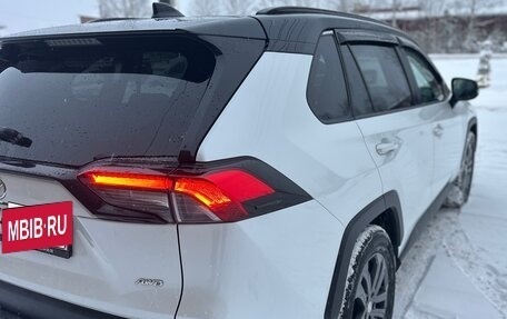 Toyota RAV4, 2021 год, 3 450 000 рублей, 5 фотография