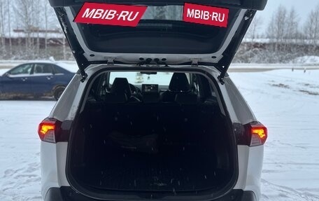 Toyota RAV4, 2021 год, 3 450 000 рублей, 7 фотография