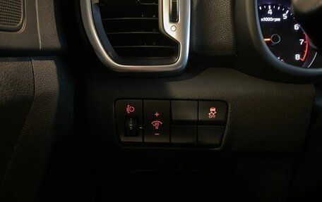 KIA Sportage IV рестайлинг, 2018 год, 2 299 000 рублей, 32 фотография