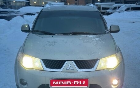 Mitsubishi Outlander III рестайлинг 3, 2008 год, 800 000 рублей, 2 фотография