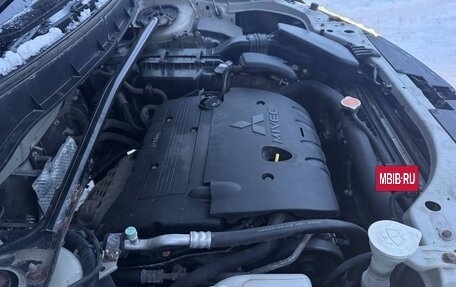 Mitsubishi Outlander III рестайлинг 3, 2008 год, 800 000 рублей, 13 фотография