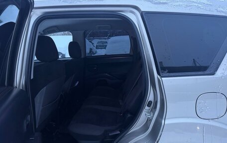 Mitsubishi Outlander III рестайлинг 3, 2008 год, 800 000 рублей, 20 фотография