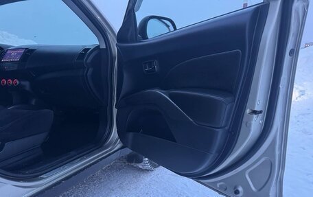 Mitsubishi Outlander III рестайлинг 3, 2008 год, 800 000 рублей, 21 фотография