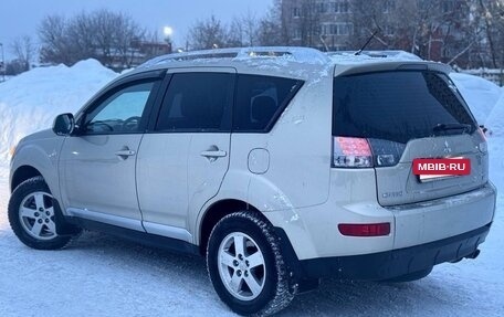 Mitsubishi Outlander III рестайлинг 3, 2008 год, 800 000 рублей, 4 фотография