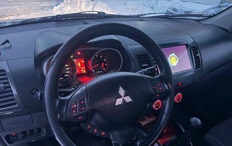 Mitsubishi Outlander III рестайлинг 3, 2008 год, 800 000 рублей, 28 фотография