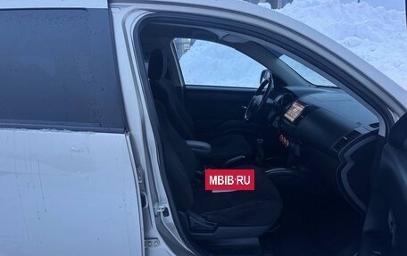 Mitsubishi Outlander III рестайлинг 3, 2008 год, 800 000 рублей, 24 фотография