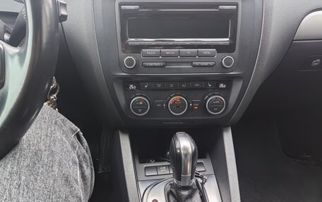 Volkswagen Jetta VI, 2012 год, 1 250 000 рублей, 4 фотография