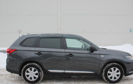 Mitsubishi Outlander III рестайлинг 3, 2019 год, 1 875 000 рублей, 5 фотография