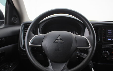 Mitsubishi Outlander III рестайлинг 3, 2019 год, 1 875 000 рублей, 13 фотография