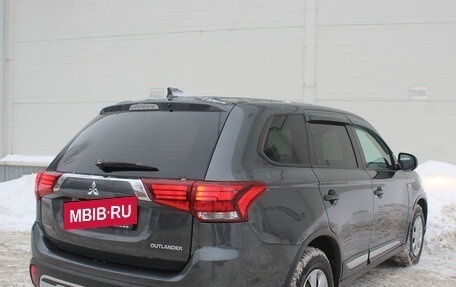Mitsubishi Outlander III рестайлинг 3, 2019 год, 1 875 000 рублей, 7 фотография