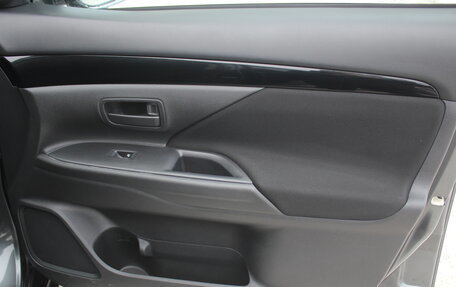 Mitsubishi Outlander III рестайлинг 3, 2019 год, 1 875 000 рублей, 18 фотография