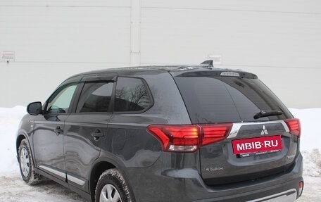 Mitsubishi Outlander III рестайлинг 3, 2019 год, 1 875 000 рублей, 6 фотография