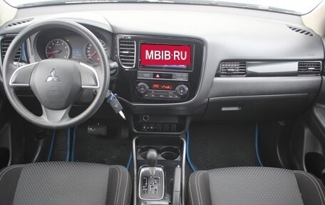 Mitsubishi Outlander III рестайлинг 3, 2019 год, 1 875 000 рублей, 11 фотография